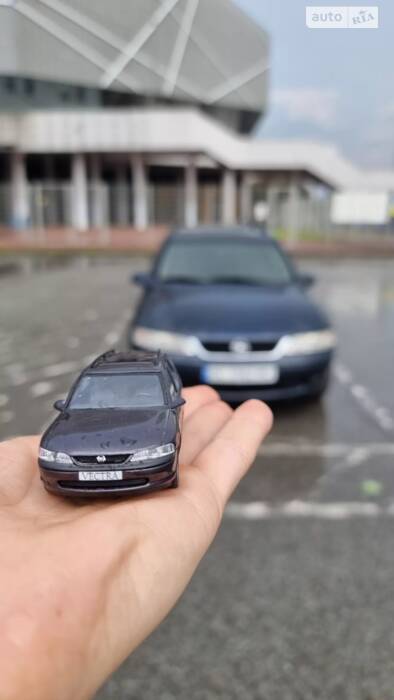 Оригінальна масштабна модель Vectra B