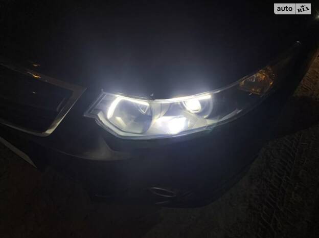 Встановлення LED модулей на Acura TSX – покращення світла 