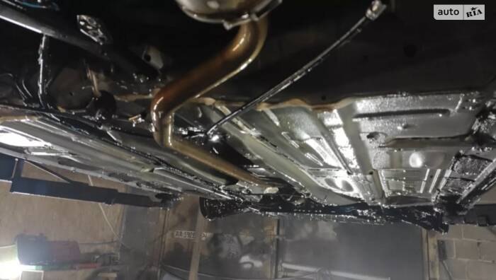 Антикорозійна обробка автомобіля низу, дверей, капота та багажника Honda Civic 9 1.8