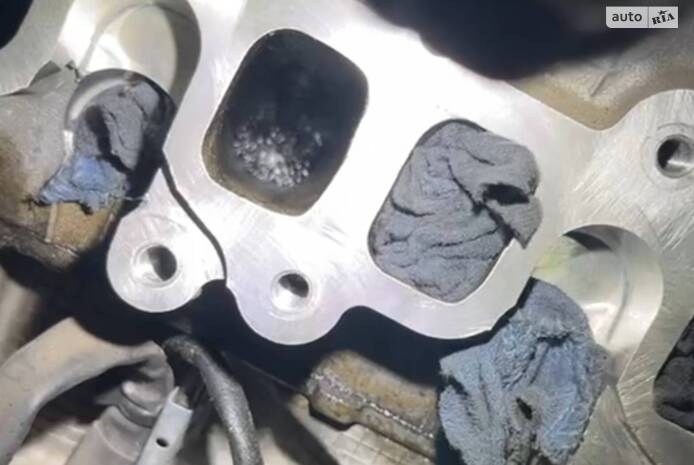 Чистка форсунок, впускних клапнів та дросельної заслонки М271EVO