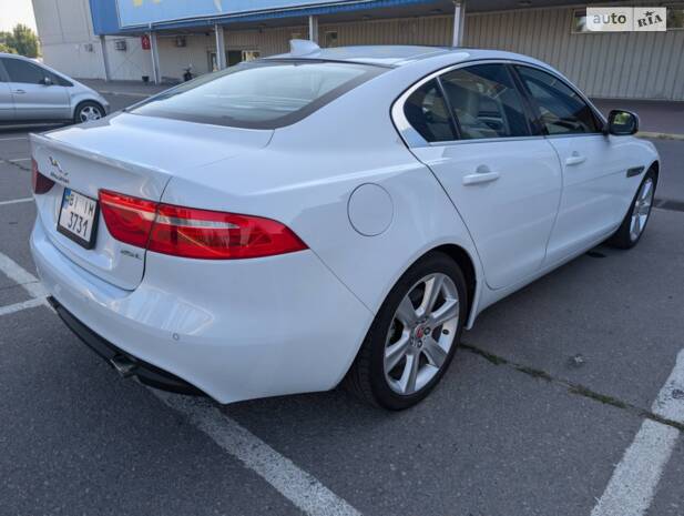 Jaguar XE 2016