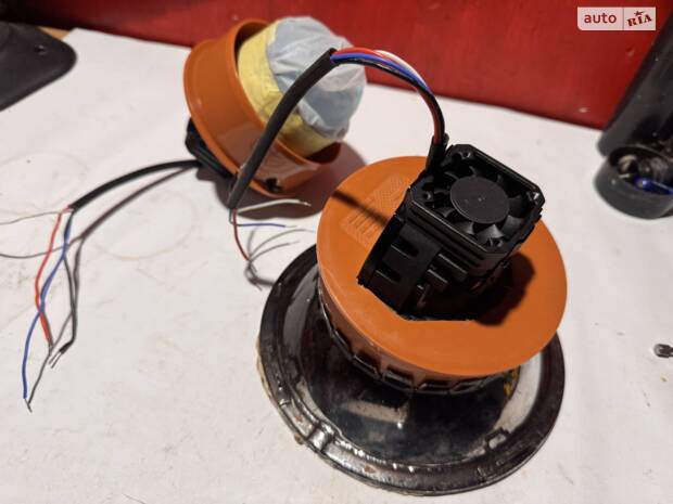 Заміна заводських фар на бі-лед лінзи.