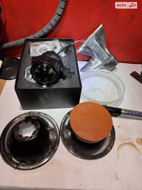 Заміна заводських фар на бі-лед лінзи.