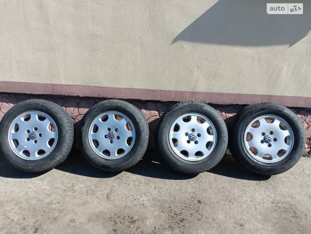Продам комплект коліс 5000 грн