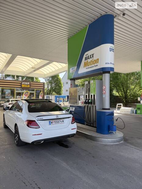 Mercedes-Benz E-Class 'FakeTaxi'