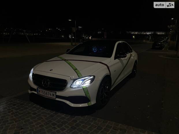 Mercedes-Benz E-Class 'FakeTaxi'