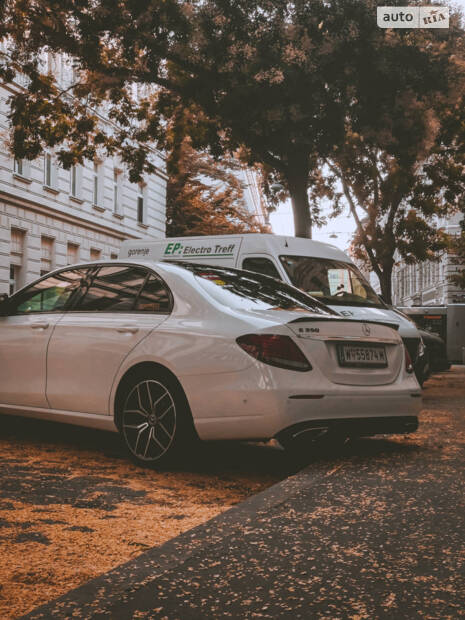 Mercedes-Benz E-Class 'FakeTaxi'
