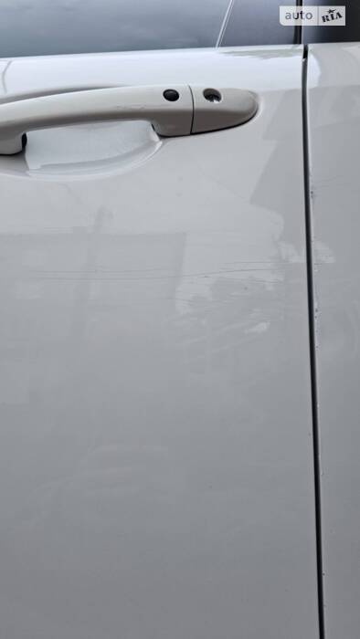 Подряпина на дверях