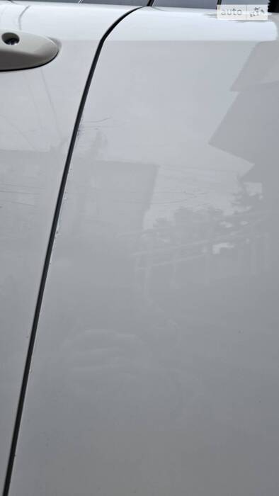 Подряпина на дверях