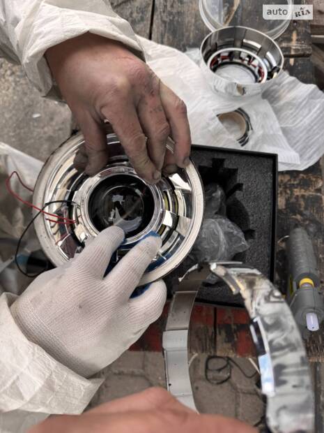 Заміна заводських фар на бі-лед лінзи.