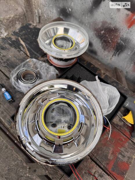 Заміна заводських фар на бі-лед лінзи.