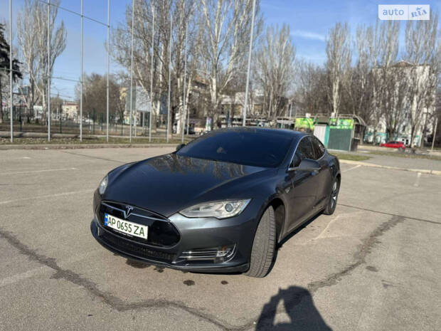 Tesla Model S 2014
