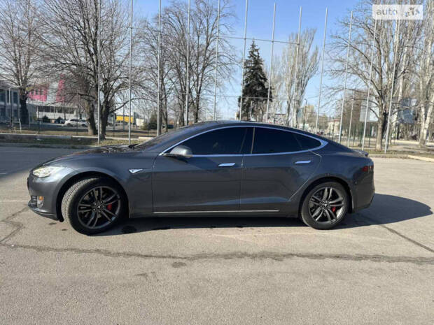 Tesla Model S 2014
