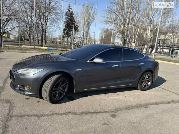 Tesla Model S 2014