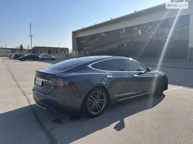 Tesla Model S 2014