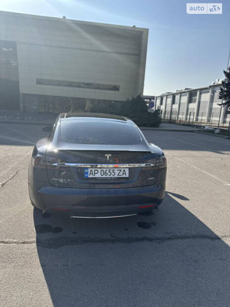 Tesla Model S 2014