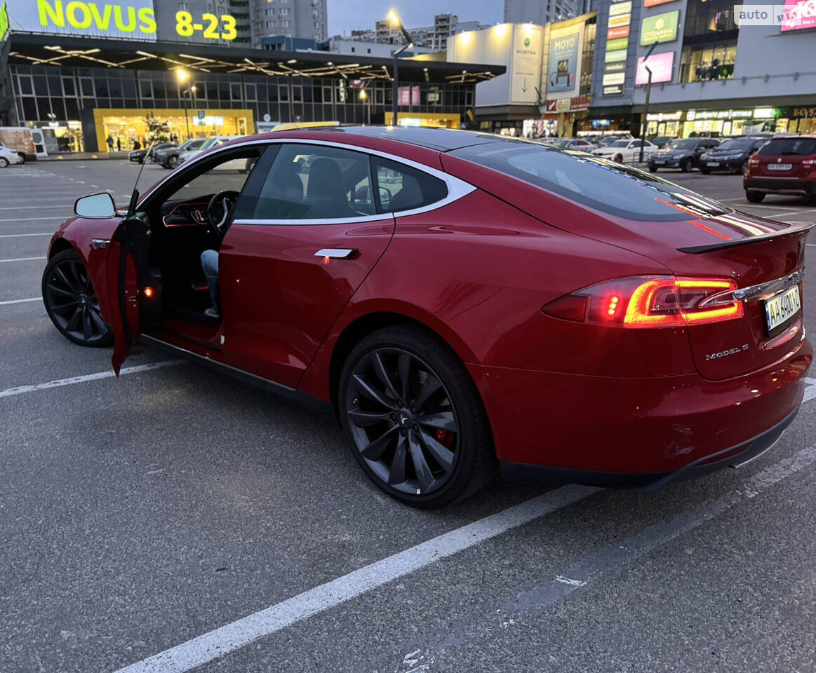 Tesla Model S 2015