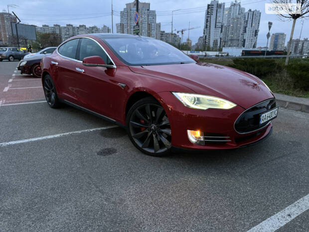 Tesla Model S 2015