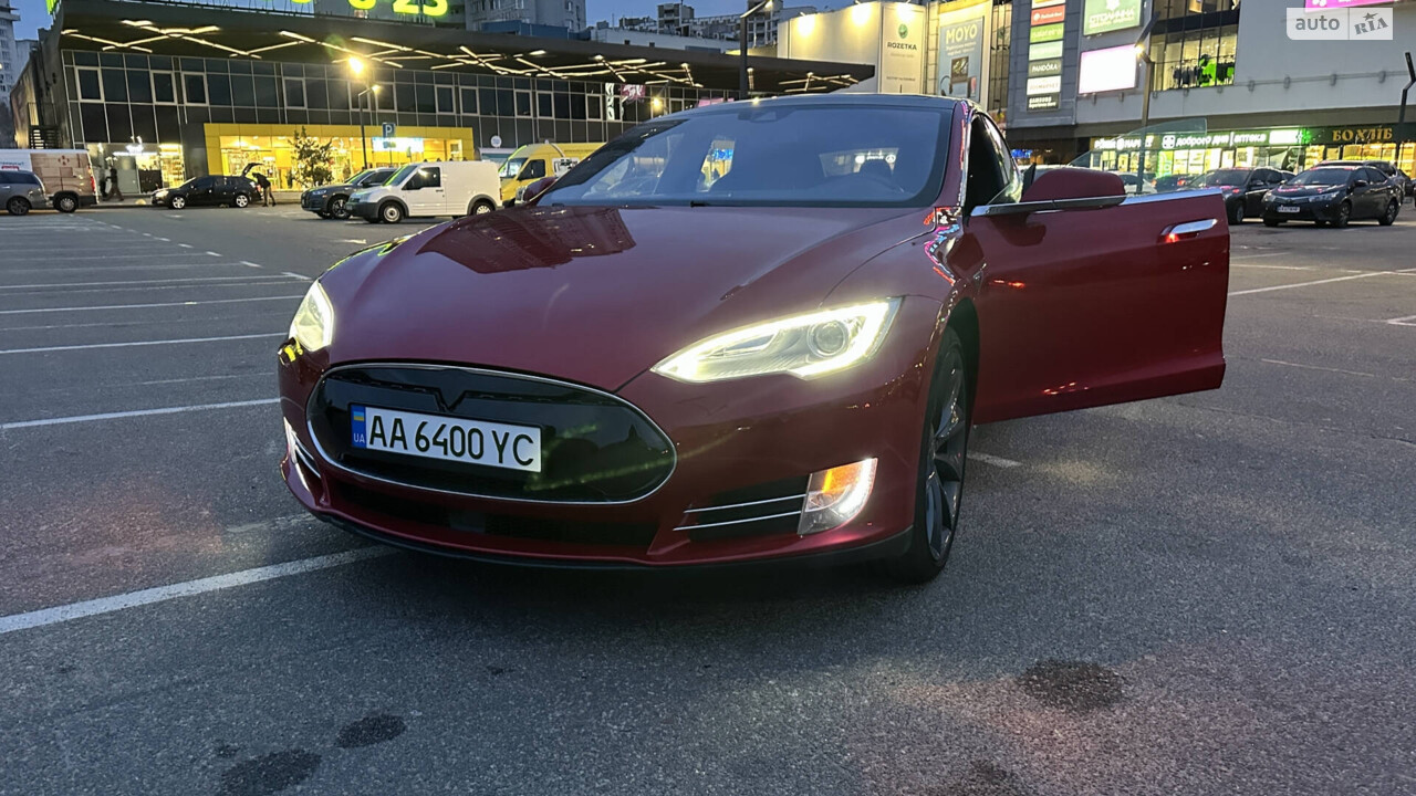 Tesla Model S 2015