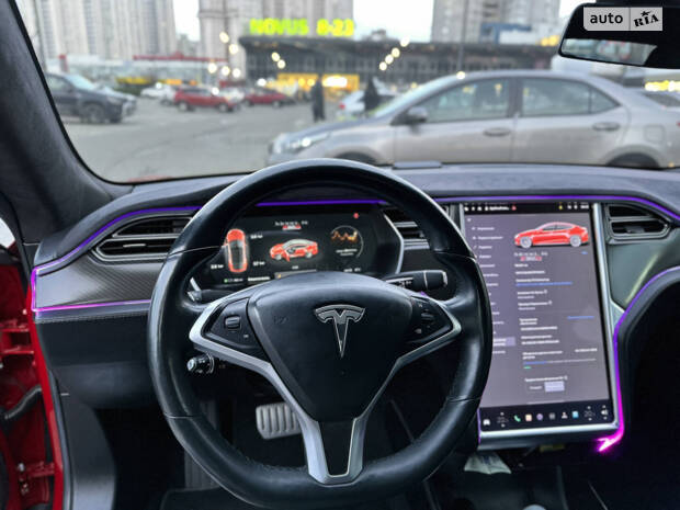 Tesla Model S 2015