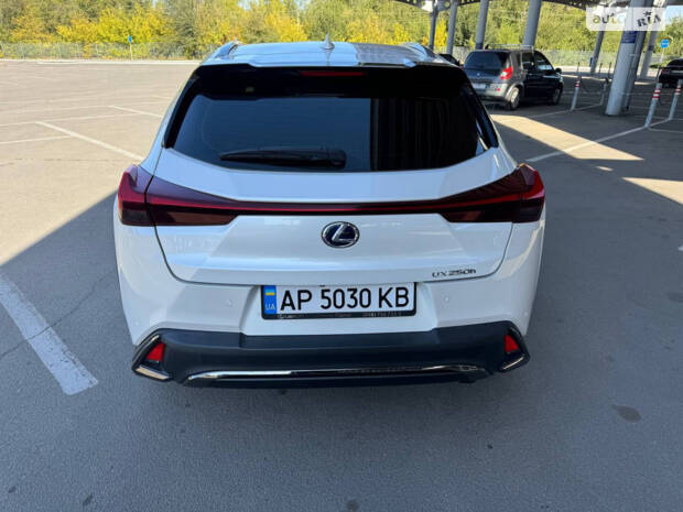 Lexus UX 2020