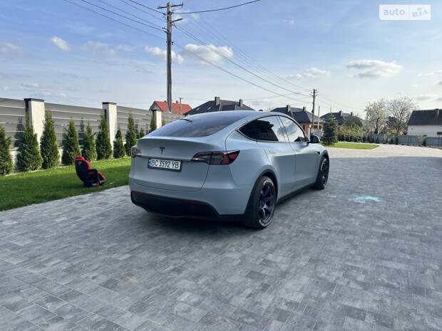 Tesla Model Y 2021