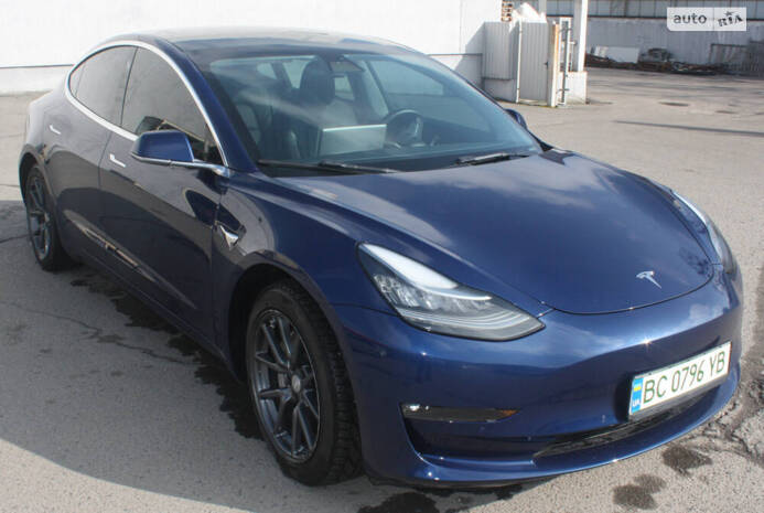 Tesla Model 3 2020