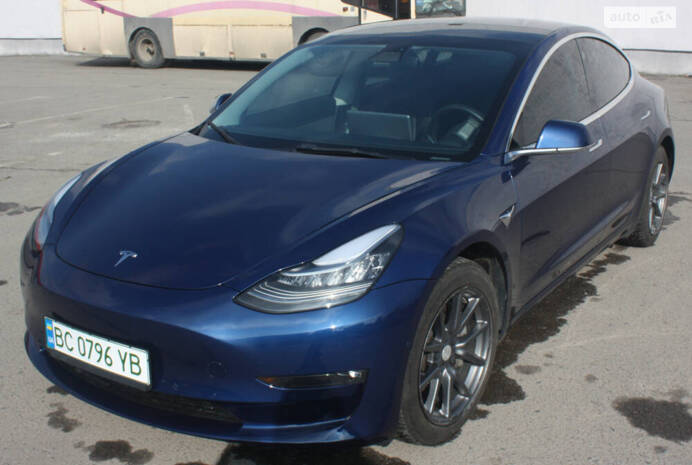 Tesla Model 3 2020