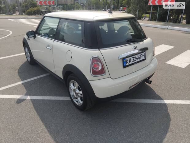 MINI Cooper 2011