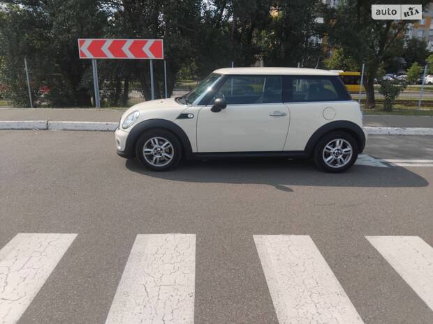 MINI Cooper 2011