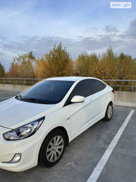 Hyundai Accent 2012