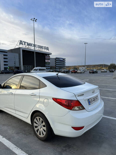 Hyundai Accent 2012