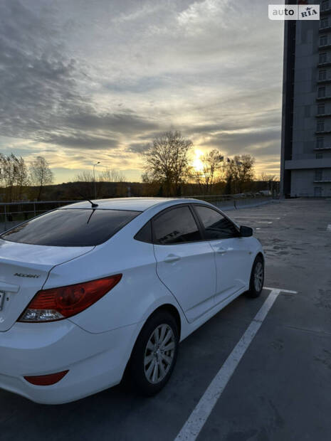 Hyundai Accent 2012