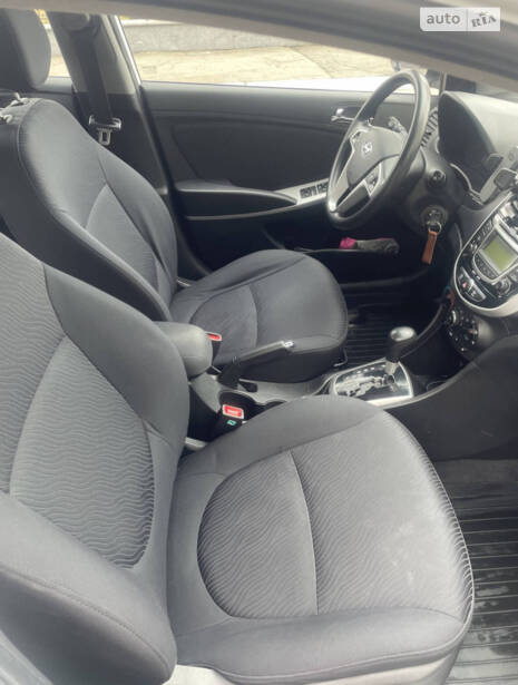 Hyundai Accent 2012