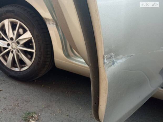 Шрам по правому борту.