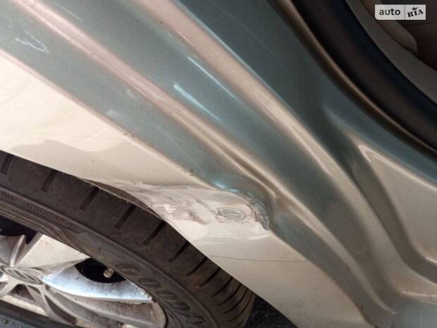 Шрам по правому борту.