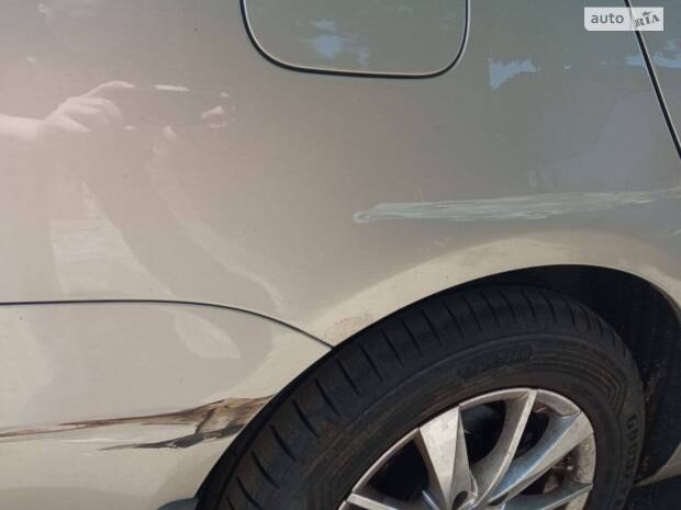 Шрам по правому борту.