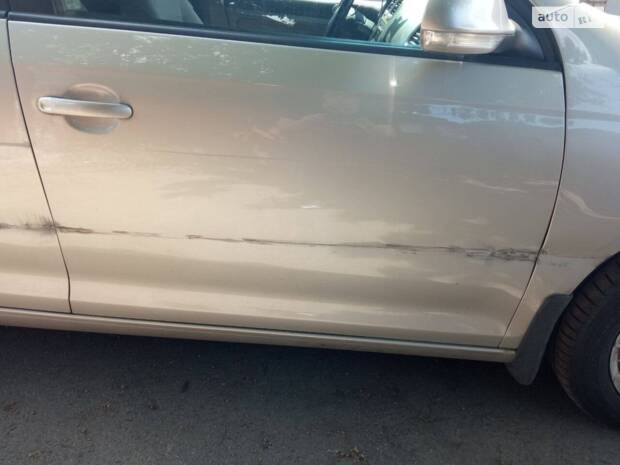 Шрам по правому борту.