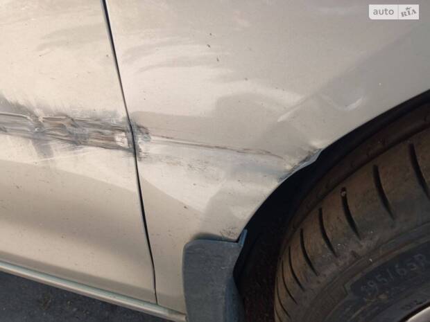 Шрам по правому борту.