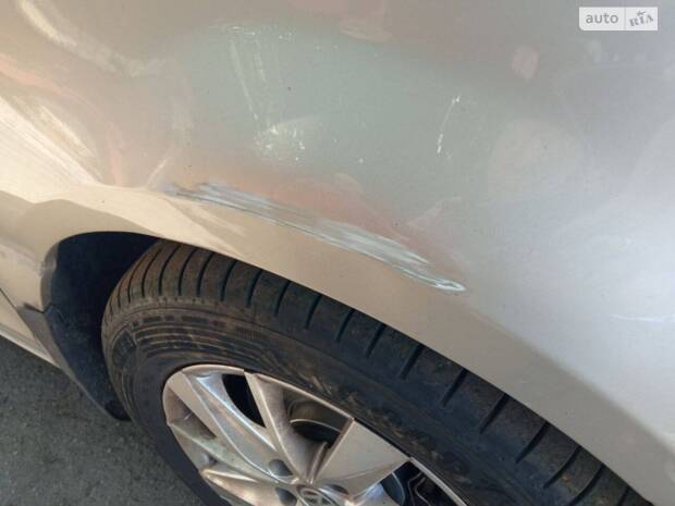 Шрам по правому борту.