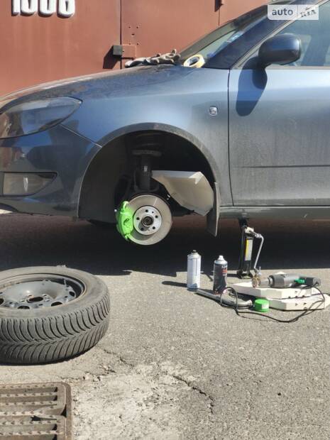 Заміна газового редуктора Tomasetto та фарбування супортів на Skoda Fabia