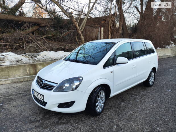 Opel Zafira 'Opel_Zafira_2011'