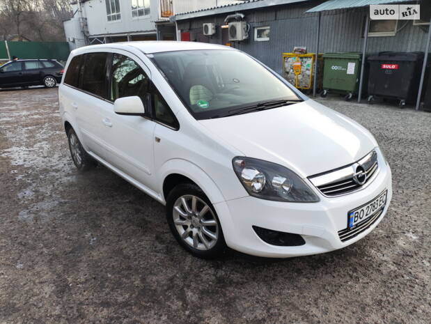 Opel Zafira 'Opel_Zafira_2011'