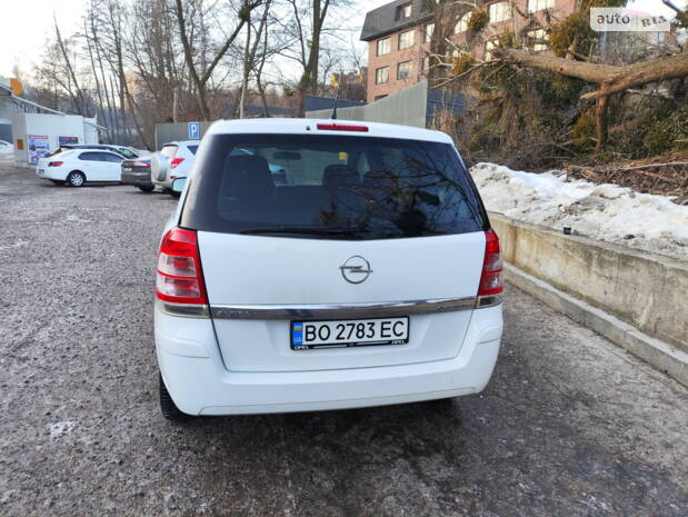 Opel Zafira 'Opel_Zafira_2011'