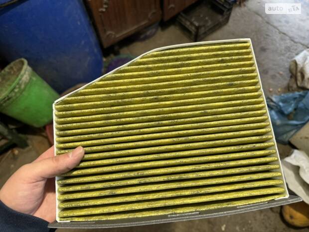 Вирішення проблеми з колодками + заміна фільтру салону