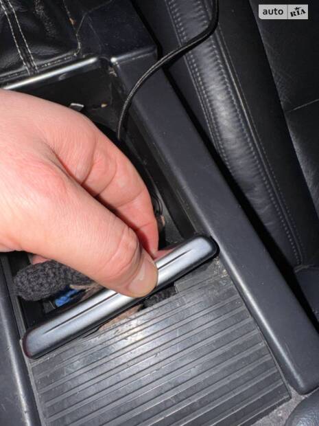 Діти ламають машину, Volvo не витримує 2-х малишів