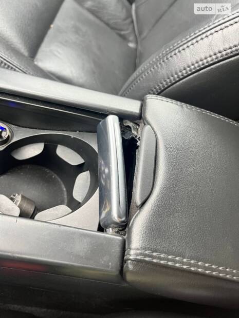 Діти ламають машину, Volvo не витримує 2-х малишів