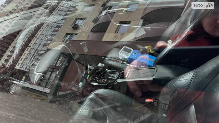 Діти ламають машину, Volvo не витримує 2-х малишів