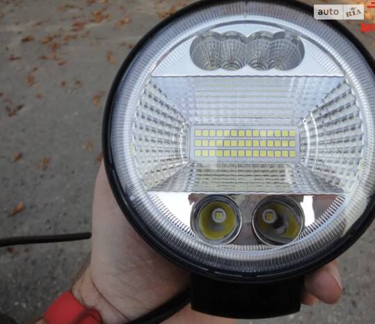 LED лампа в лінзу