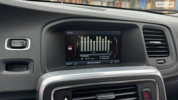 Заміна оливи двигуна в Volvo S60 T6 своїми руками в гаражі. Mobil.